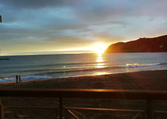 Delizioso Attico Con Ampio Terrazzo E Garage A Due Passi Dal Mare E Dalle Cinqueterre Lt-0485 아파트 레반토